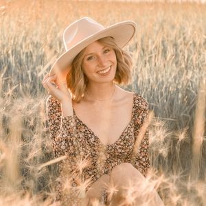 Meet your Posher, Stephanie